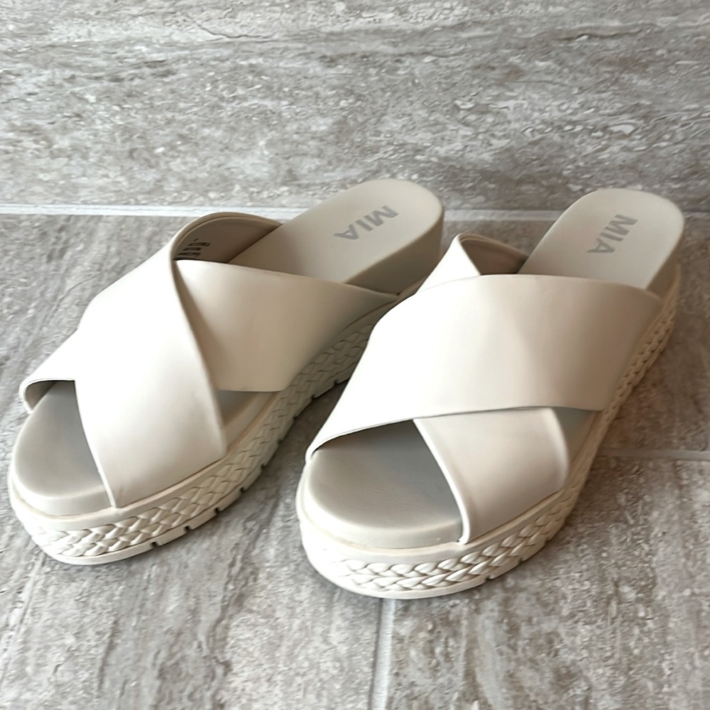 Mia Kornelia faux leather slip on platform sandals in bone color. Size 7 women